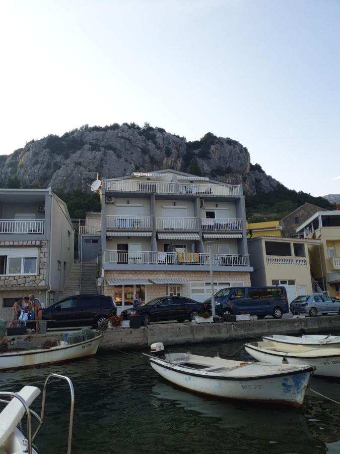 Apartmani Alfijo Klek Exteriör bild