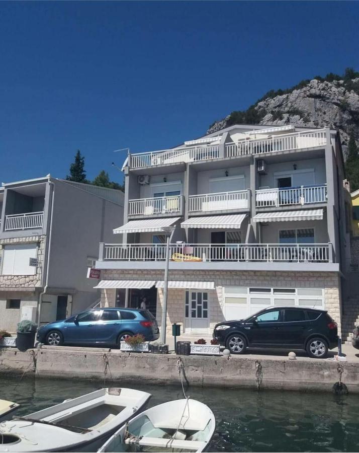 Apartmani Alfijo Klek Exteriör bild