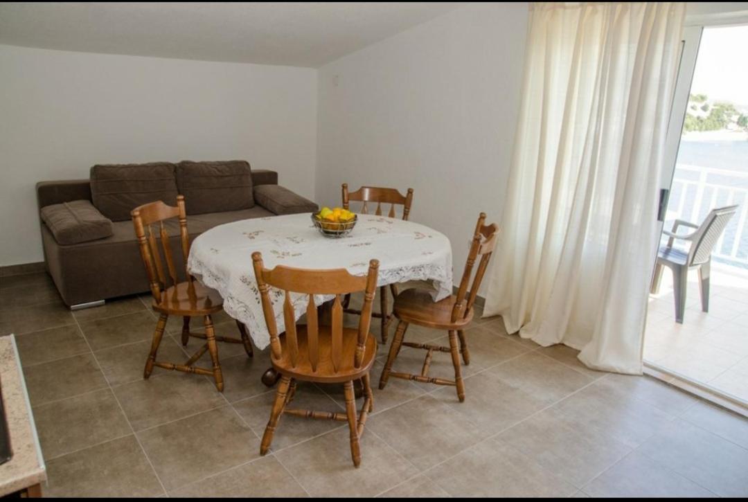 Apartmani Alfijo Klek Exteriör bild