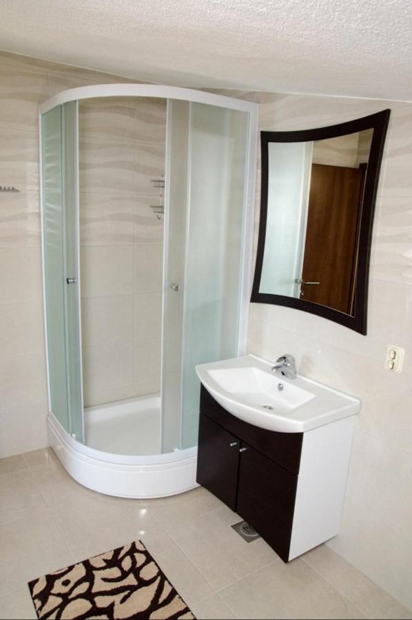 Apartmani Alfijo Klek Exteriör bild
