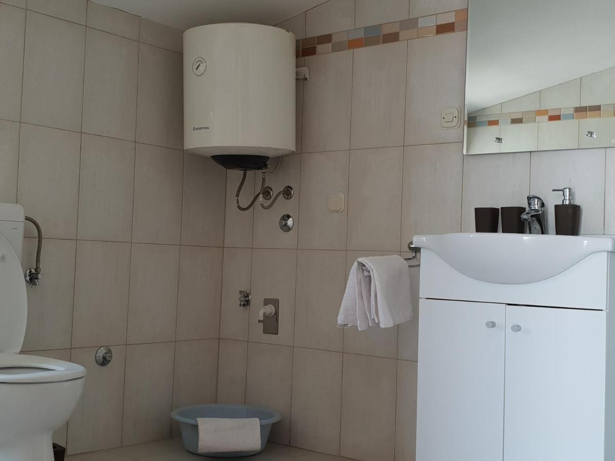 Apartmani Alfijo Klek Exteriör bild