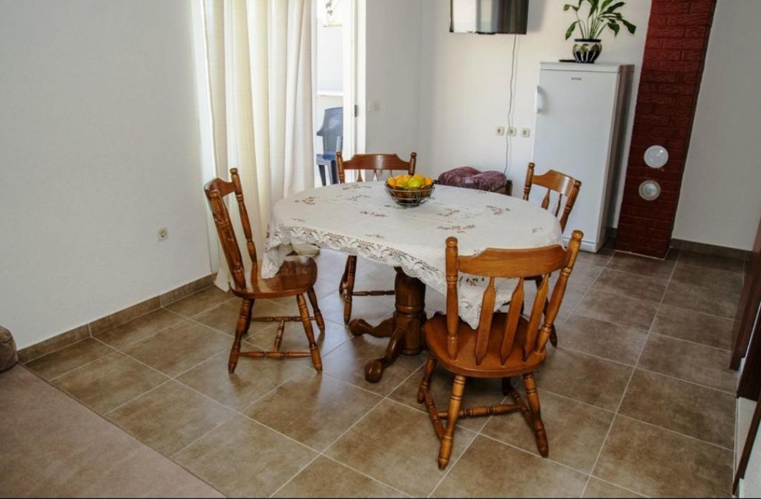 Apartmani Alfijo Klek Exteriör bild