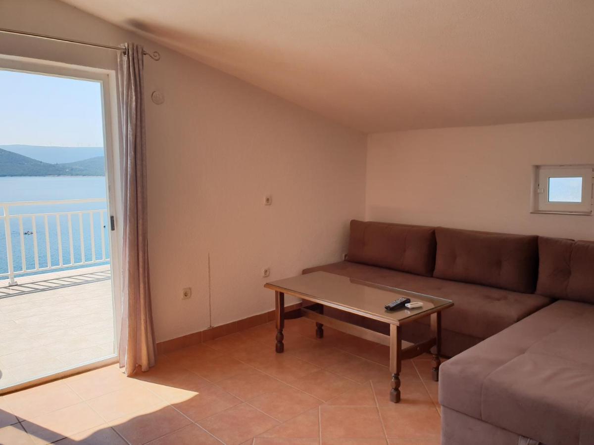 Apartmani Alfijo Klek Exteriör bild